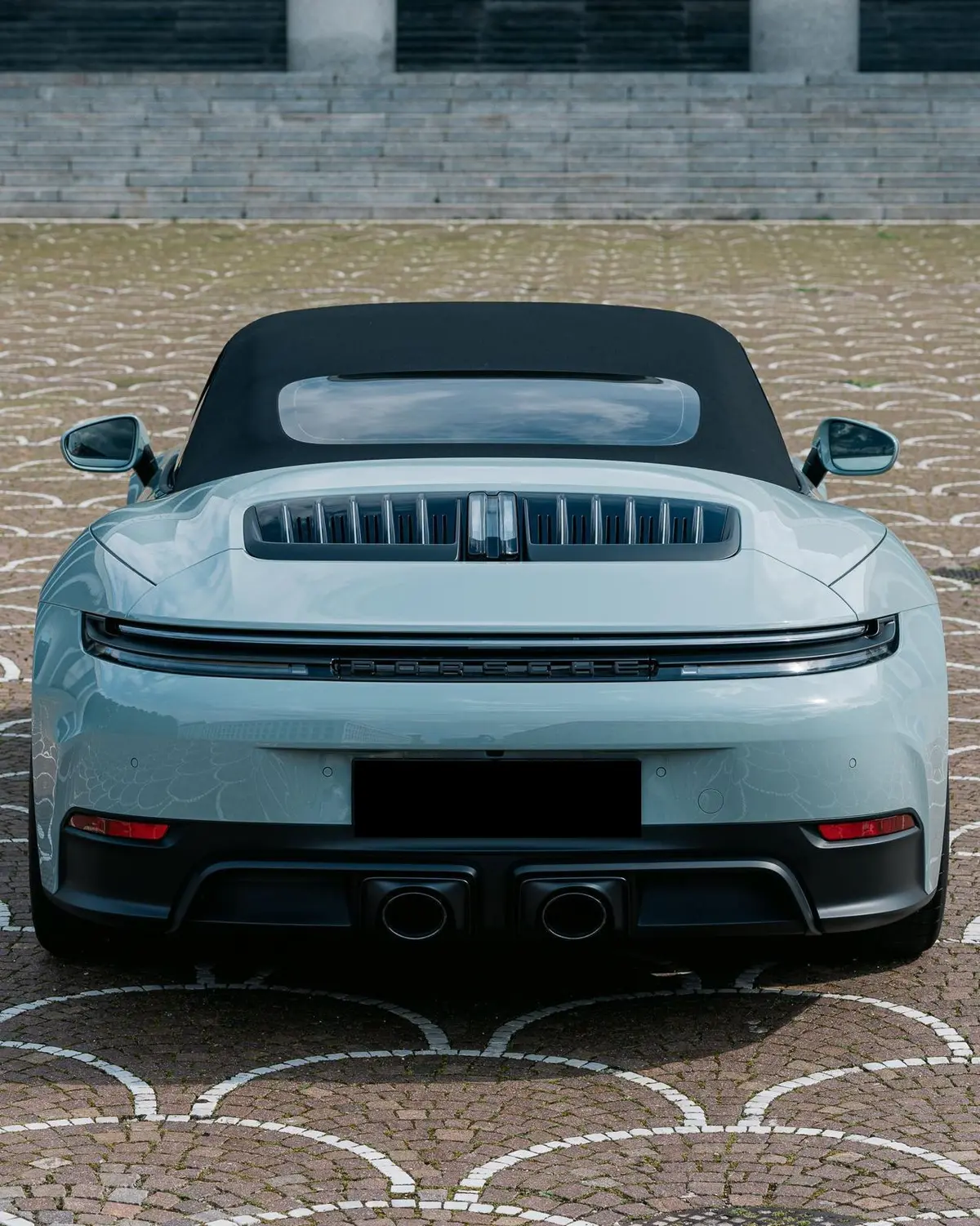 Porsche Carrera Spyder 992,2 GTS 2025, extérieur — Geneva Luxury Car Rental, Genève. Porsche Carrera Spyder 992,2 GTS à Genève La Porsche Carrera Spyder 992,2 GTS 2025 est…