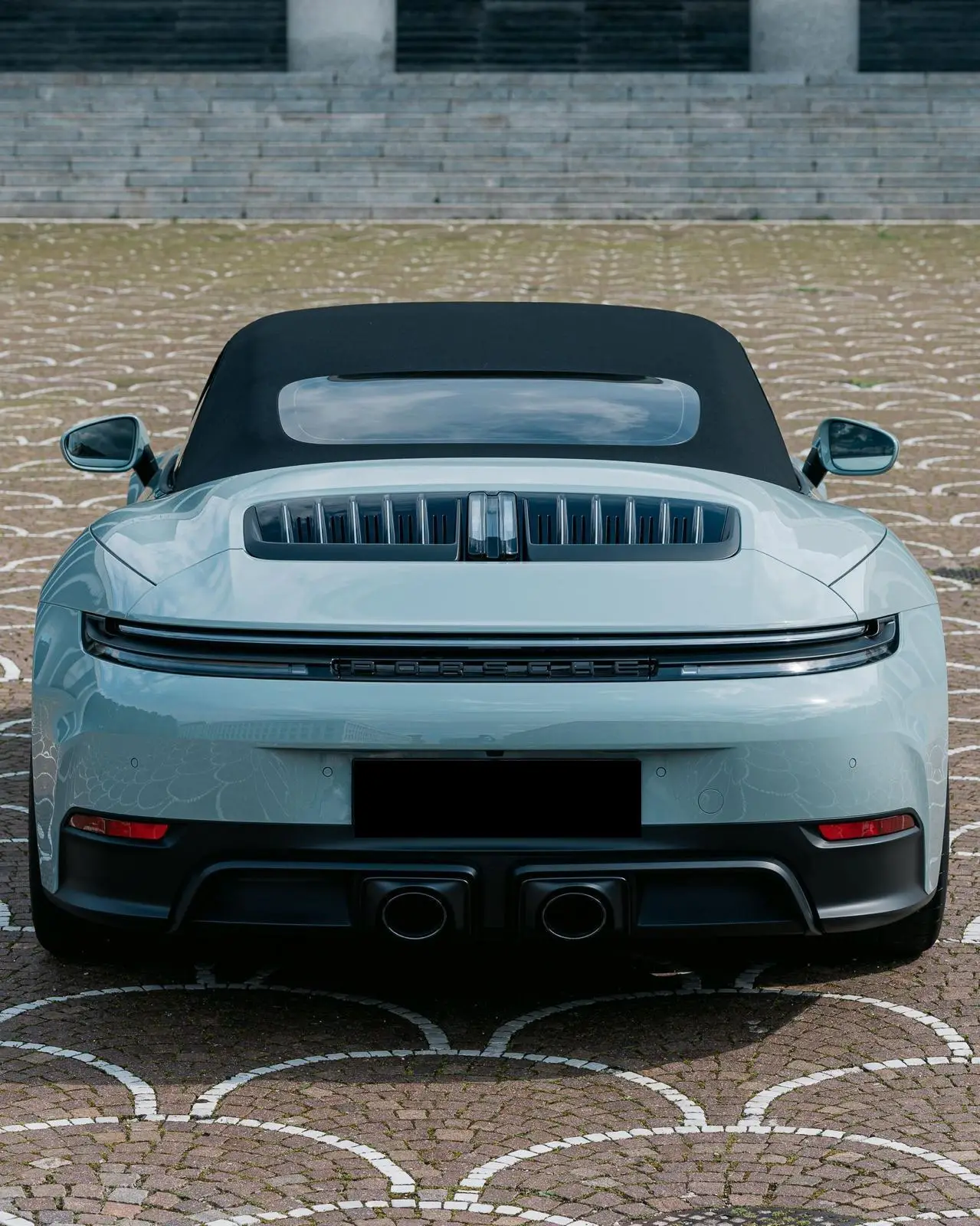 Porsche Carrera Spyder 992,2 GTS 2025, extérieur — Geneva Luxury Car Rental, Genève. Porsche Carrera Spyder 992,2 GTS à Genève La Porsche Carrera Spyder 992,2 GTS 2025 est…
