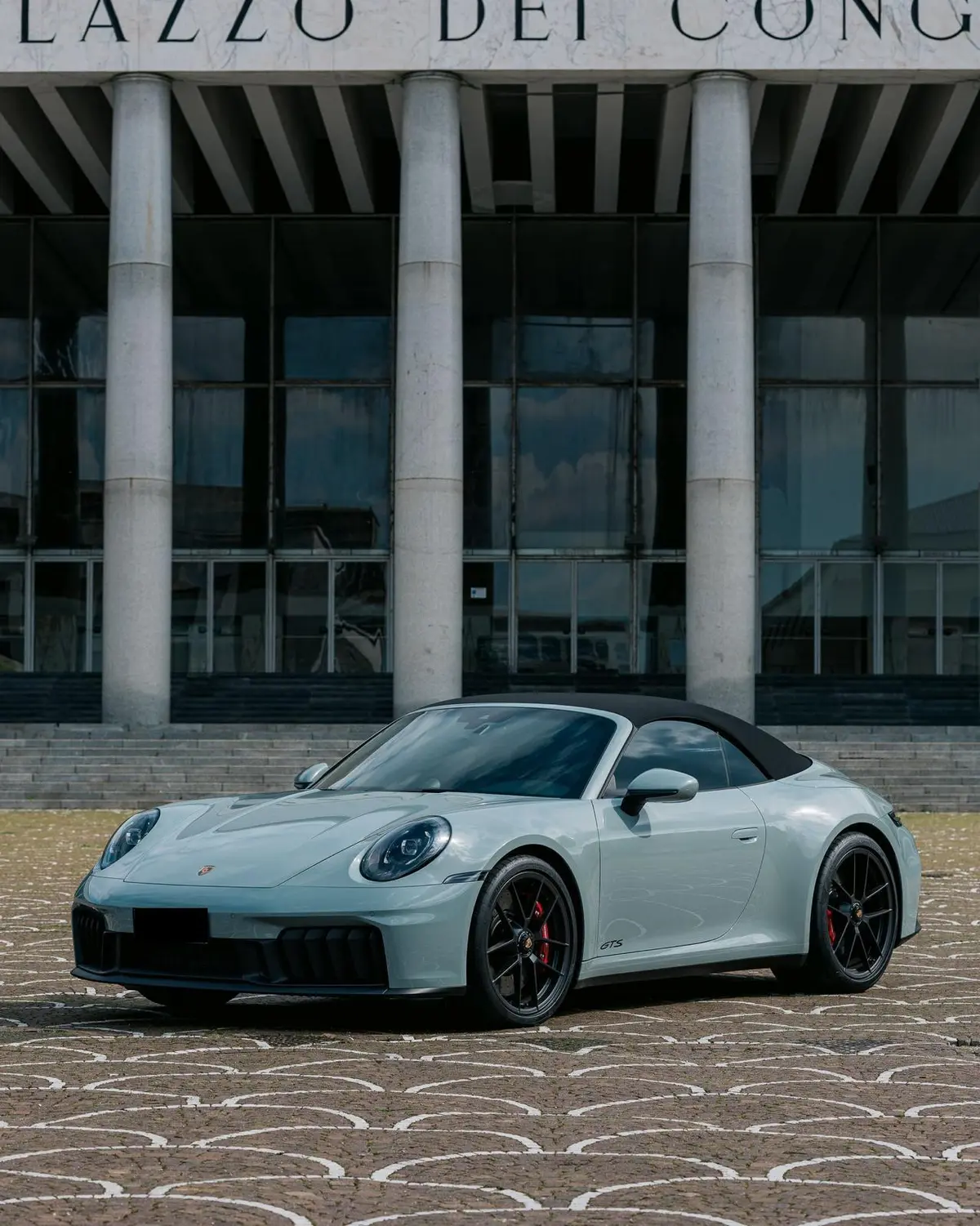 Porsche Carrera Spyder 992,2 GTS 2025 — Geneva Luxury Car Rental, Genève. Porsche Carrera Spyder 992,2 GTS à Genève La Porsche Carrera Spyder 992,2 GTS 2025 est…