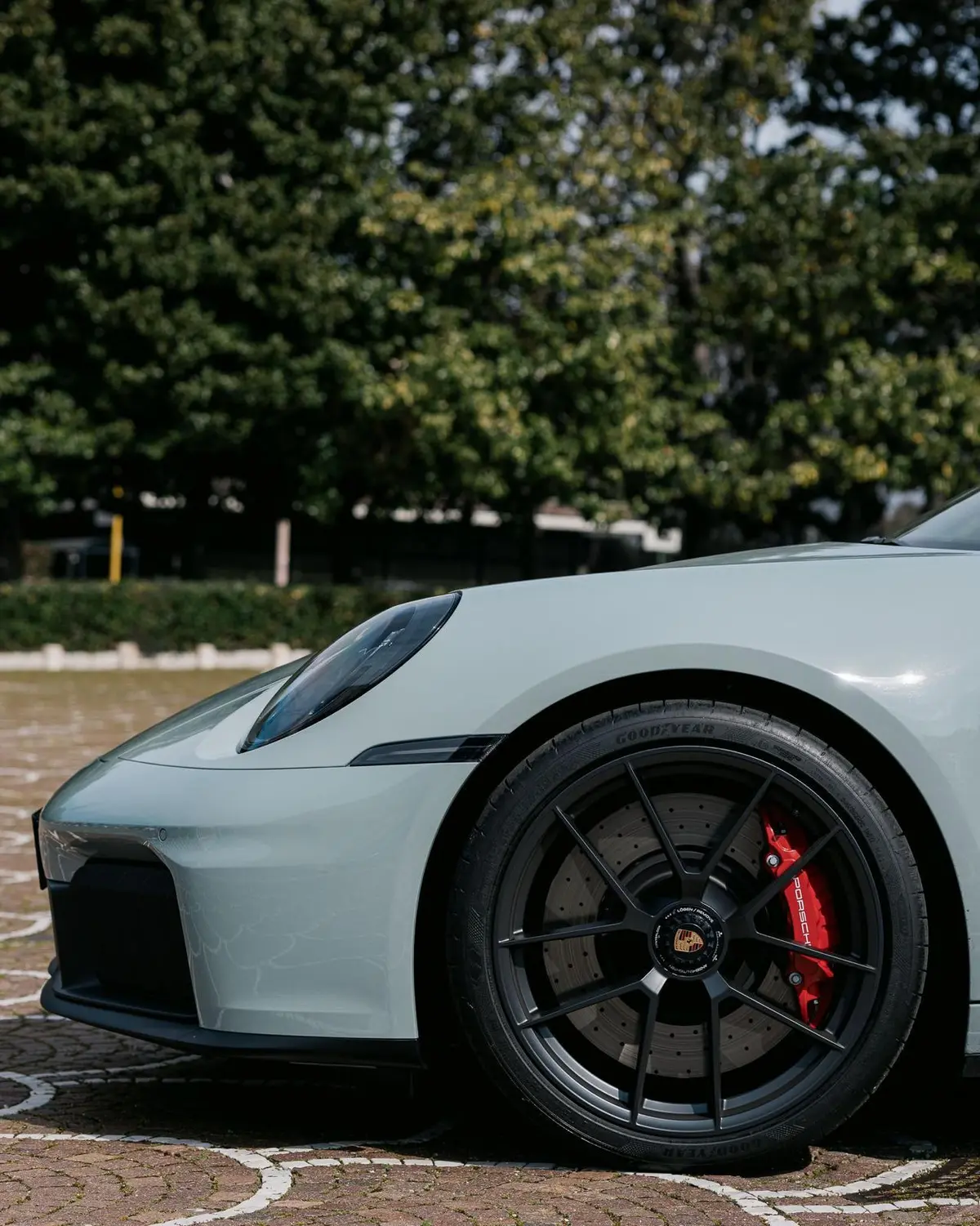 Porsche Carrera Spyder 992,2 GTS 2025, tableau de bord — Geneva Luxury Car Rental, Genève. Porsche Carrera Spyder 992,2 GTS à Genève La Porsche Carrera Spyder 992,2 GTS 2025 est…