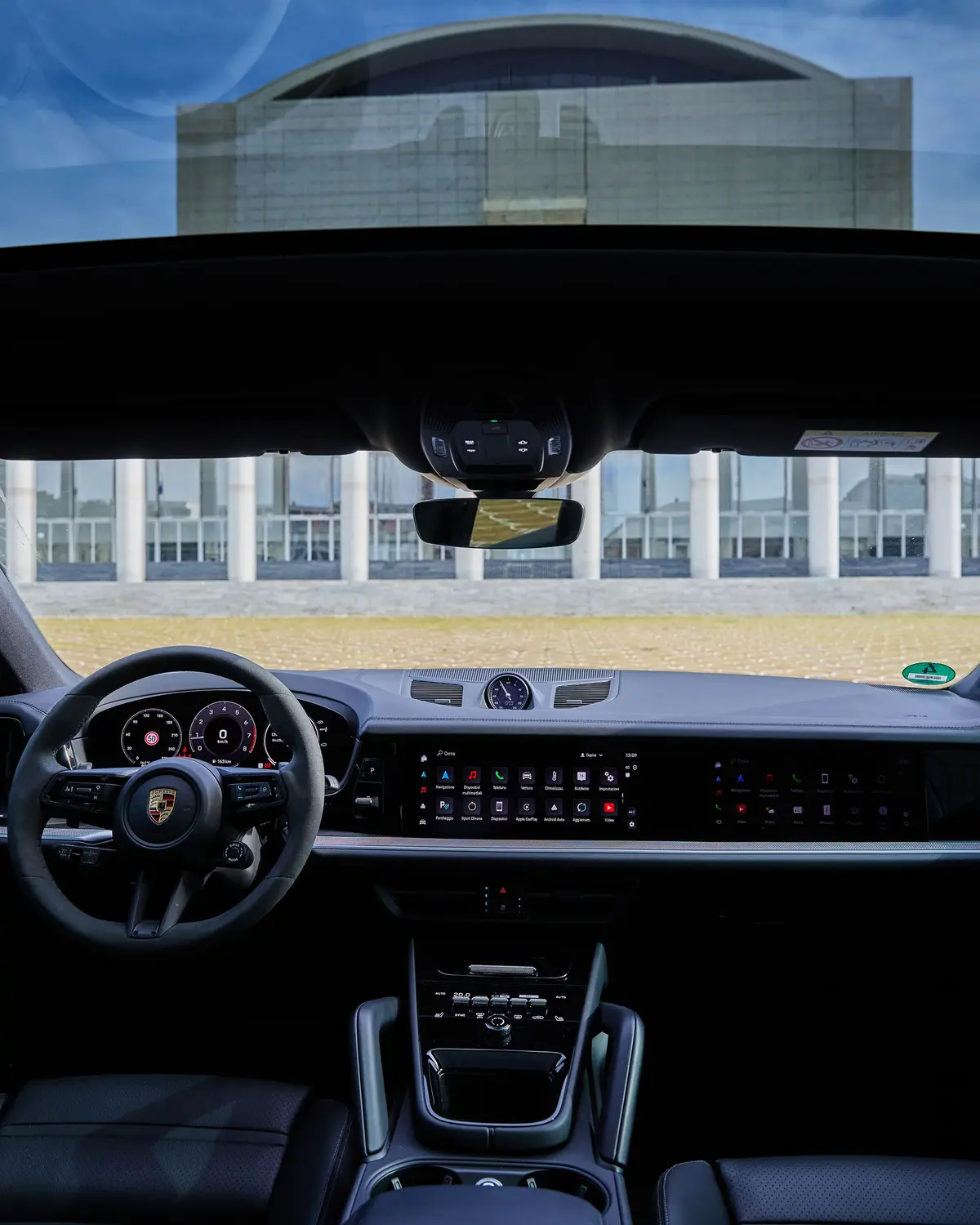 Porsche Cayenne 2025, extérieur — Geneva Luxury Car Rental, Genève. Porsche Cayenne à Genève La Porsche Cayenne 2025 est proposée à la location à Genève dans…