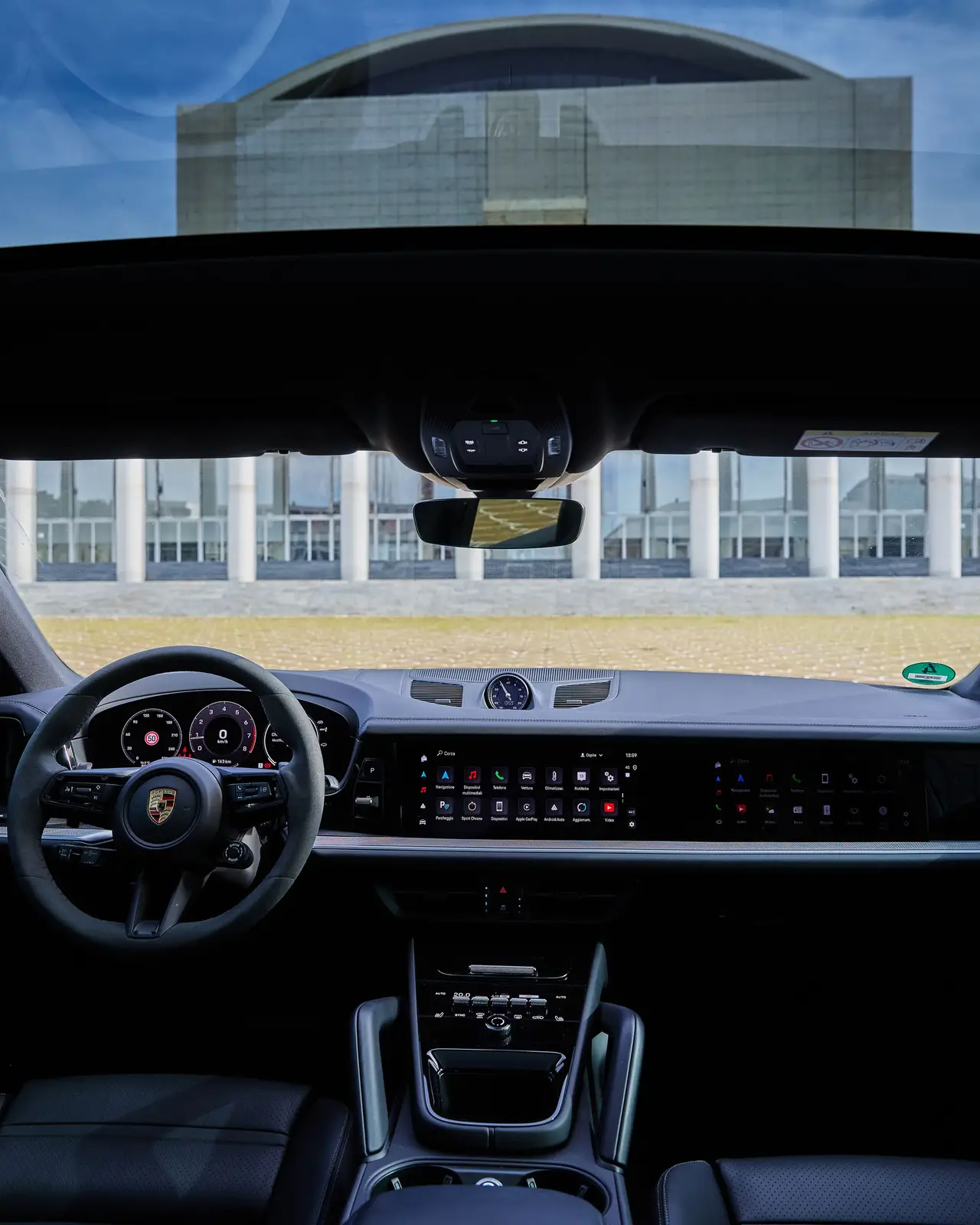 Porsche Cayenne 2025, extérieur — Geneva Luxury Car Rental, Genève. Porsche Cayenne à Genève La Porsche Cayenne 2025 est proposée à la location à Genève dans…