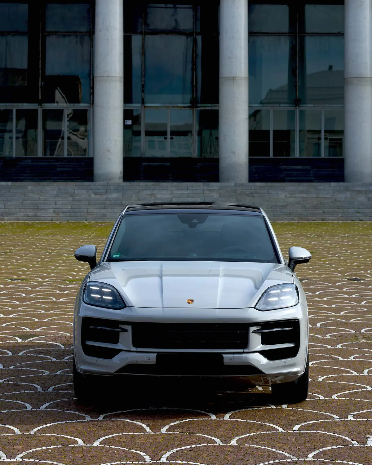 Porsche Cayenne 2025 — Geneva Luxury Car Rental, Genève. Porsche Cayenne à Genève La Porsche Cayenne 2025 est proposée à la location à Genève dans…