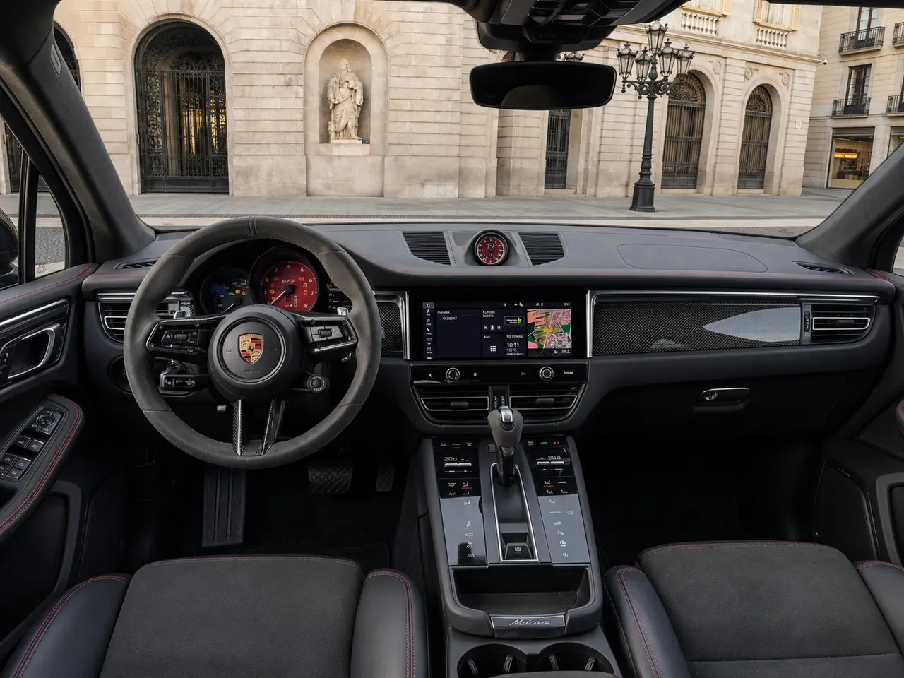Porsche Macan GTS 2024, intérieur — Geneva Luxury Car Rental, Genève. Porsche Macan GTS à Genève La Porsche Macan GTS 2024 est disponible à la location à…