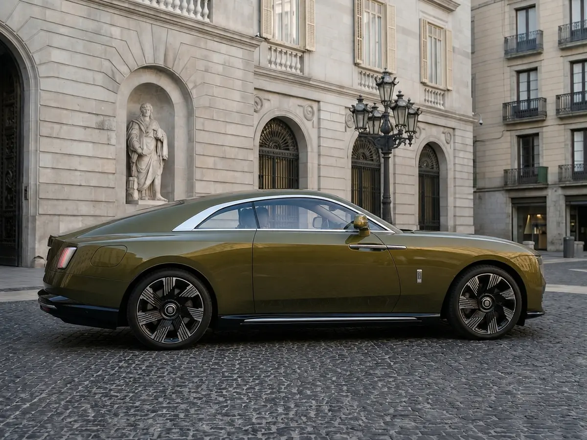 Rolls-Royce Spectre 2024, vue avant — Geneva Luxury Car Rental, Genève. Rolls-Royce Spectre à Genève La Rolls-Royce Spectre 2024 est proposée à la location à…