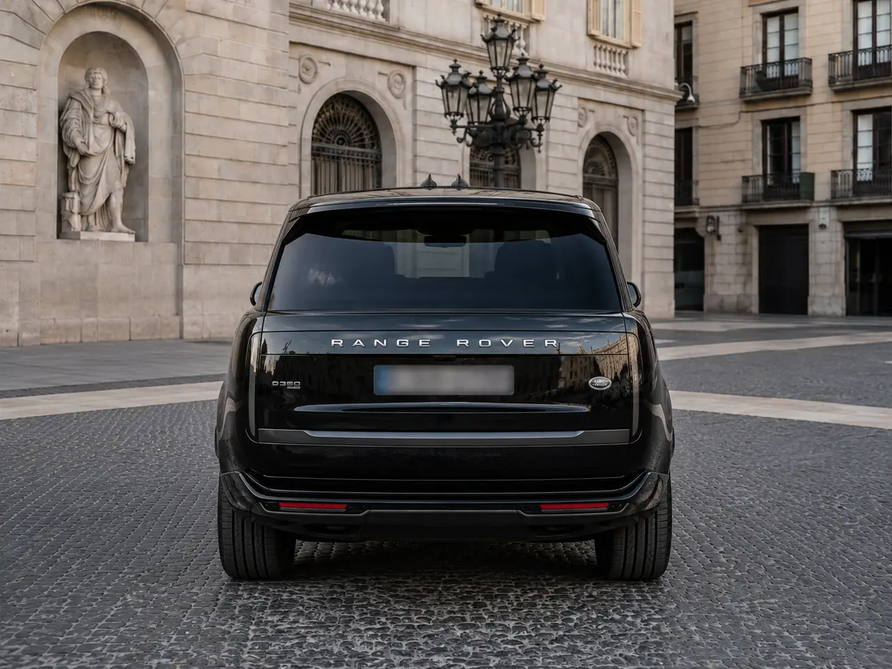 Rover Range Rover Autobiography D350 7s 2025, vue arrière — Geneva Luxury Car Rental, Genève. Rover Range Rover Autobiography D350 7s à Genève Le Rover Range Rover Autobiography D350…