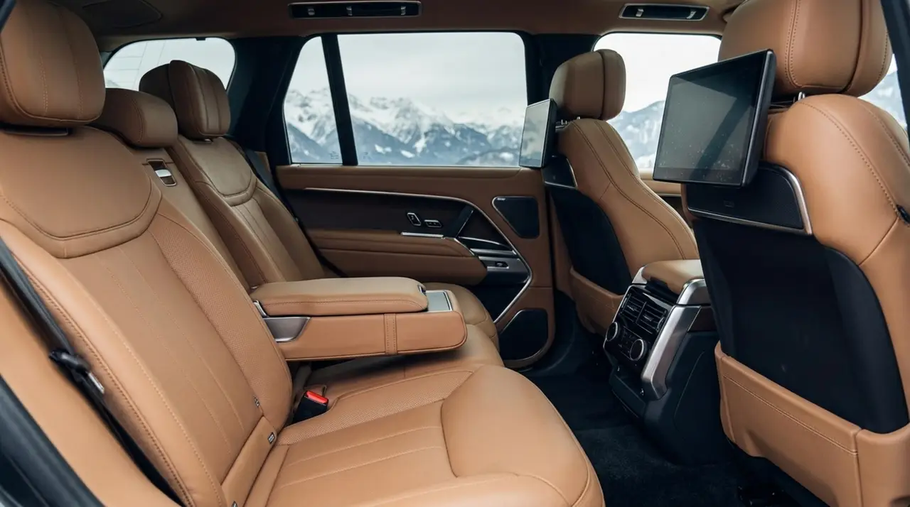 Rover Range Rover Autobiography P530 2026, tableau de bord — Geneva Luxury Car Rental, Genève. Rover Range Rover Autobiography P530 à Genève Le Rover Range Rover Autobiography P530…