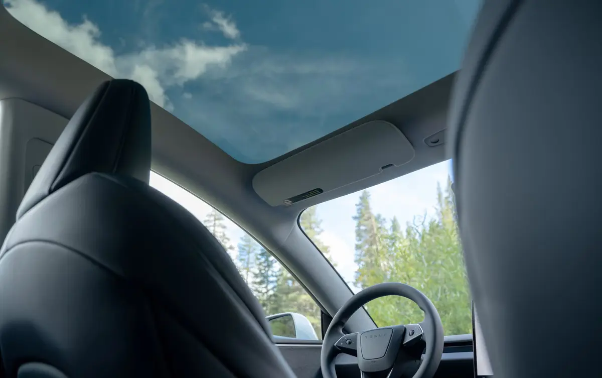Tesla Model 3 Performance 2026, intérieur — Geneva Luxury Car Rental, Genève. Tesla Model 3 Performance à Genève La Tesla Model 3 Performance 2026 fait partie des…