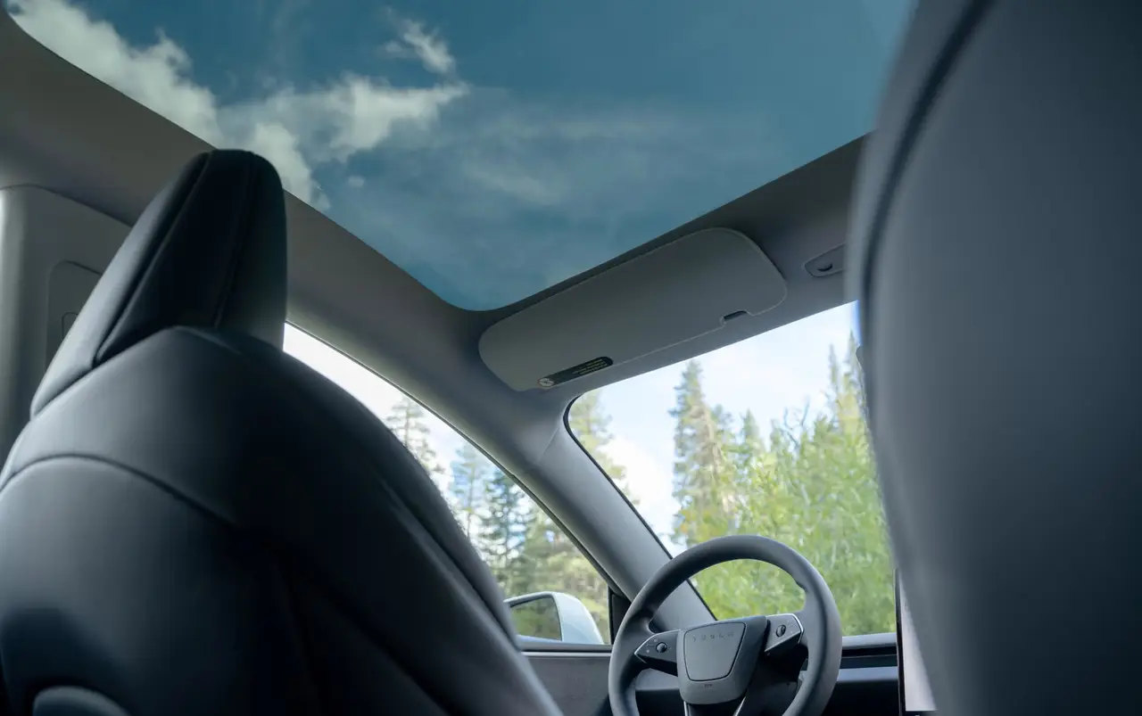 Tesla Model 3 Performance 2026, intérieur — Geneva Luxury Car Rental, Genève. Tesla Model 3 Performance à Genève La Tesla Model 3 Performance 2026 fait partie des…