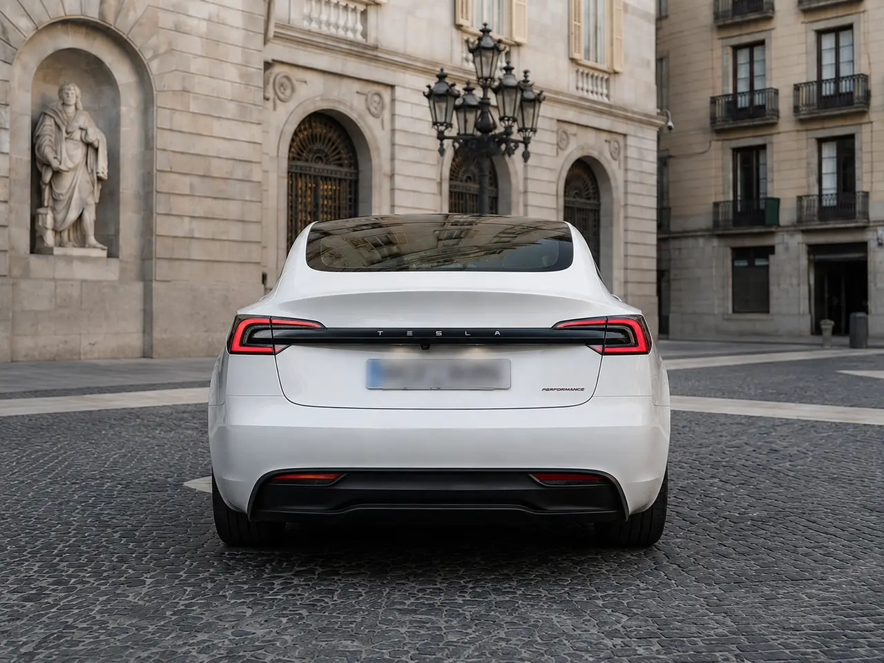 Tesla Model 3 Performance 2026, vue arrière — Geneva Luxury Car Rental, Genève. Tesla Model 3 Performance à Genève La Tesla Model 3 Performance 2026 fait partie des…