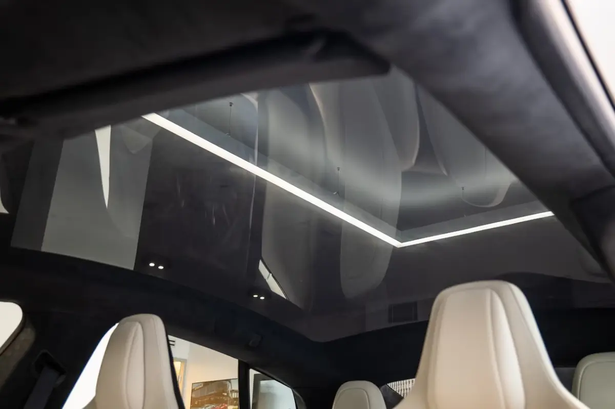 Tesla Model S Plaid 2025, extérieur — Geneva Luxury Car Rental, Genève. Tesla Model S Plaid à Genève La Tesla Model S Plaid 2025 est proposée à la location à…