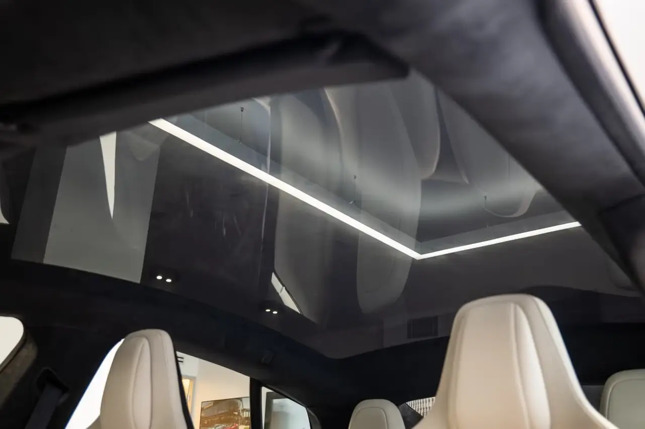 Tesla Model S Plaid 2025, extérieur — Geneva Luxury Car Rental, Genève. Tesla Model S Plaid à Genève La Tesla Model S Plaid 2025 est proposée à la location à…