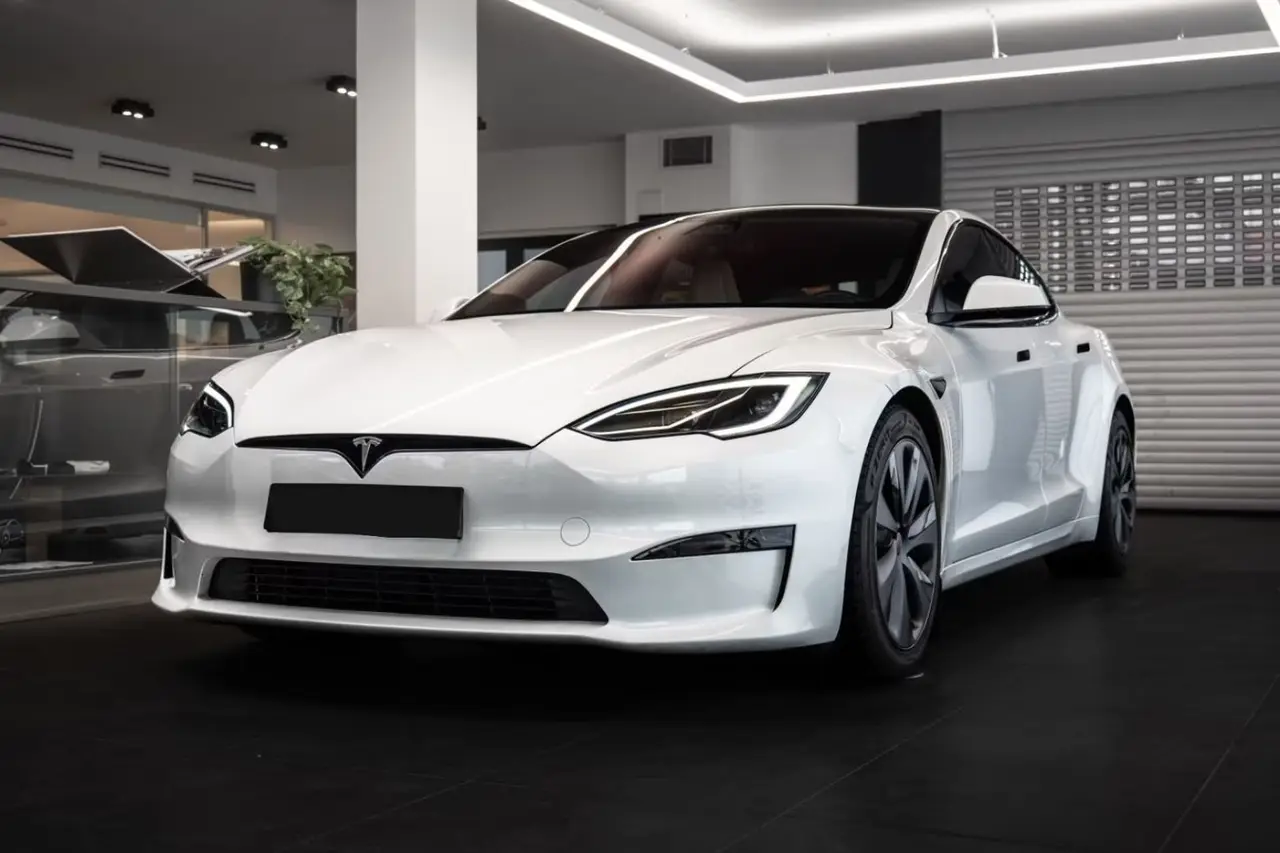 Tesla Model S Plaid 2025 — Geneva Luxury Car Rental, Genève. Tesla Model S Plaid à Genève La Tesla Model S Plaid 2025 est proposée à la location à…